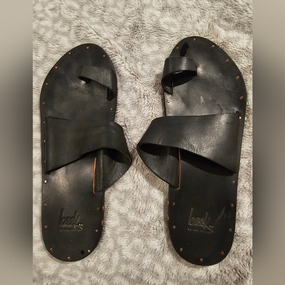 BEEK FINCH LEATHER TOE RING SANDAL - Picture 3 of 4